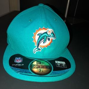 NWT Miami Dolphins NFL 7 1/8 56.8CM